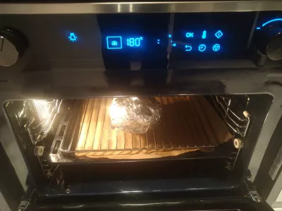 5 Steps: Whole Burger + Fries Perfect Oven Reheating : 3 minutes quick heating at 180°C